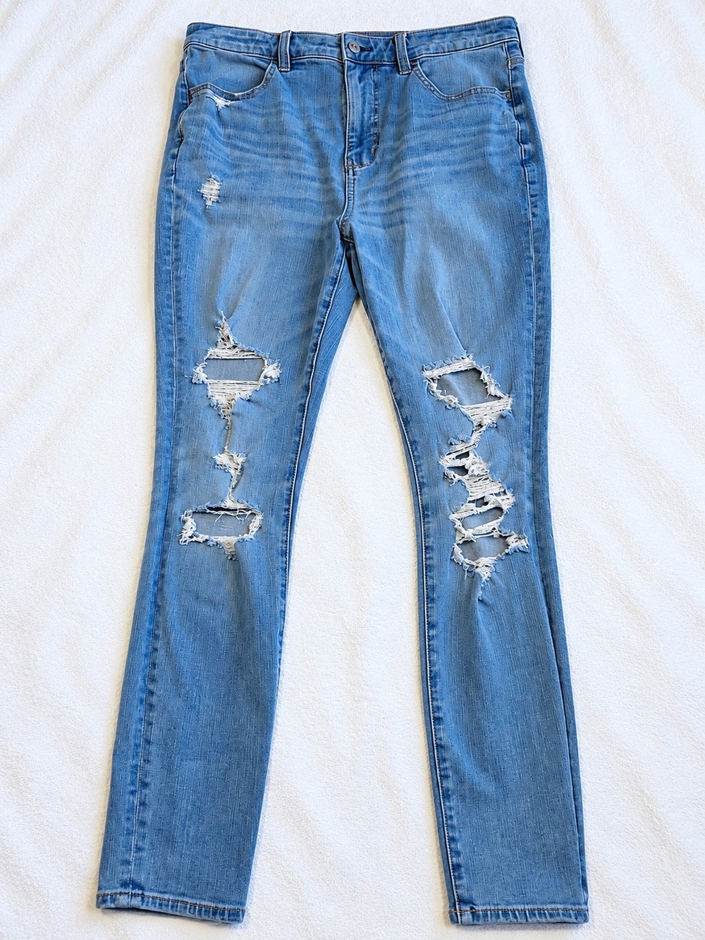 American Eagle Dream Jean Super Hi-Rise Distressed Jegging Size 12